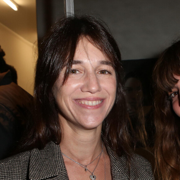 Lou Doillon et Charlotte Gainsbourg - Paris le , 25 09 2013 - Inauguration de la galerie cinema de Anne Dominique Toussaint et vernissage de l'exposition " Point of View " de Kate Barry 