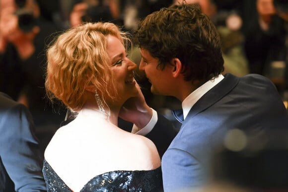 Virginie Efira et son compagnon Niels Schneider à la première de "Sibyl" lors du 72ème Festival International du Film de Cannes, le 24 mai 2019. 