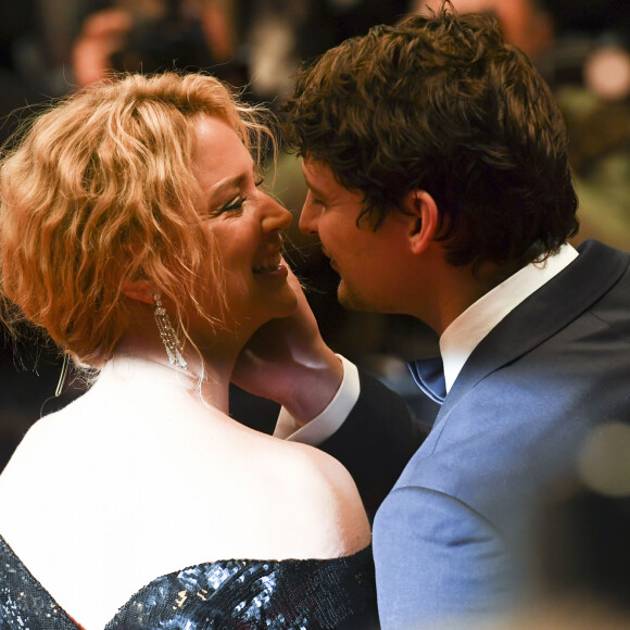 Virginie Efira et son compagnon Niels Schneider à la première de "Sibyl" lors du 72ème Festival International du Film de Cannes, le 24 mai 2019. 