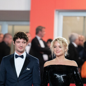 Niels Schneider et sa compagne Virginie Efira - Descente des marches du film "Sibyl" lors du 72ème Festival International du Film de Cannes. Le 24 mai 2019 © Borde / Bestimage 