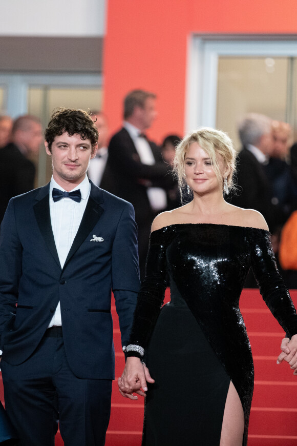 Niels Schneider et sa compagne Virginie Efira - Descente des marches du film "Sibyl" lors du 72ème Festival International du Film de Cannes. Le 24 mai 2019 © Borde / Bestimage 