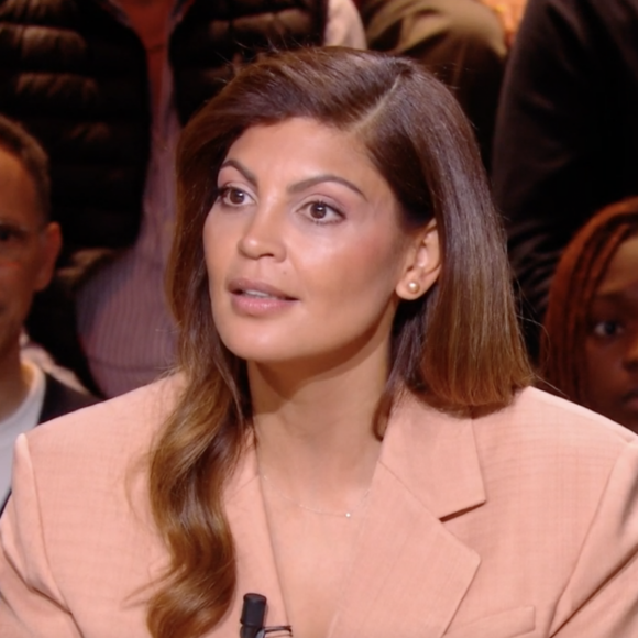 Nawell Madani révèle dans "Quelle époque !" que la journaliste Anne-Sophie Lapix était brune à ses débuts à la télé - France 2