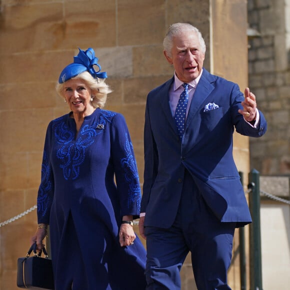 Le roi Charles III d'Angleterre et Camilla Parker Bowles, reine consort d'Angleterre - La famille royale du Royaume Uni arrive à la chapelle Saint George pour la messe de Pâques au château de Windsor le 9 avril 2023.