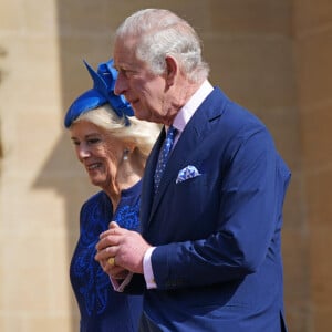 Le roi Charles III d'Angleterre et Camilla Parker Bowles, reine consort d'Angleterre - La famille royale du Royaume Uni arrive à la chapelle Saint George pour la messe de Pâques au château de Windsor le 9 avril 2023.