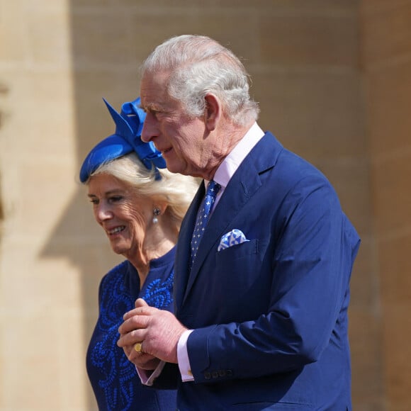 Le roi Charles III d'Angleterre et Camilla Parker Bowles, reine consort d'Angleterre - La famille royale du Royaume Uni arrive à la chapelle Saint George pour la messe de Pâques au château de Windsor le 9 avril 2023.