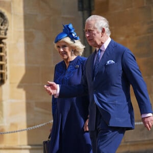 Le roi Charles III d'Angleterre et Camilla Parker Bowles, reine consort d'Angleterre - La famille royale du Royaume Uni arrive à la chapelle Saint George pour la messe de Pâques au château de Windsor le 9 avril 2023.