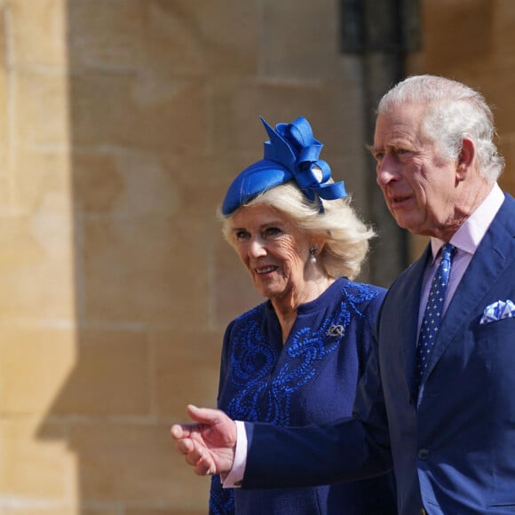 Le roi Charles III d'Angleterre et Camilla Parker Bowles, reine consort d'Angleterre - La famille royale du Royaume Uni arrive à la chapelle Saint George pour la messe de Pâques au château de Windsor le 9 avril 2023.