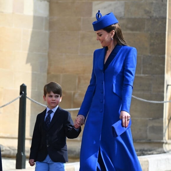 Le prince Louis et sa mère Catherine (Kate) Middleton, princesse de Galles - La famille royale du Royaume Uni arrive à la chapelle Saint George pour la messe de Pâques au château de Windsor le 9 avril 2023.