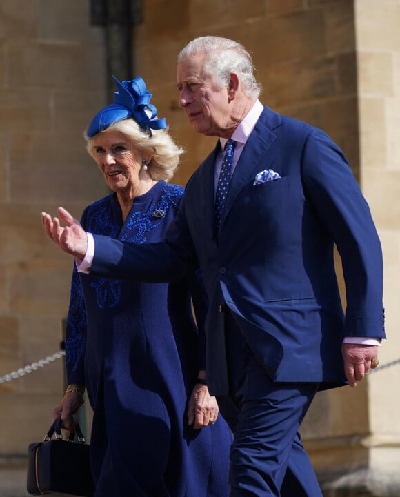  Et Kate Middleton a encore volé la vedette à tout le reste de la royal family.
Le roi Charles III d'Angleterre et Camilla Parker Bowles, reine consort d'Angleterre - La famille royale du Royaume Uni arrive à la chapelle Saint George pour la messe de Pâques au château de Windsor le 9 avril 2023.