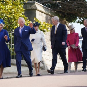 Le roi Charles III d'Angleterre et Camilla Parker Bowles, reine consort d'Angleterre, la princesse Anne, le prince Andrew d'York, Le prince Edward, duc d'Edimbourg - La famille royale du Royaume Uni arrive à la chapelle Saint George pour la messe de Pâques au château de Windsor le 9 avril 2023.