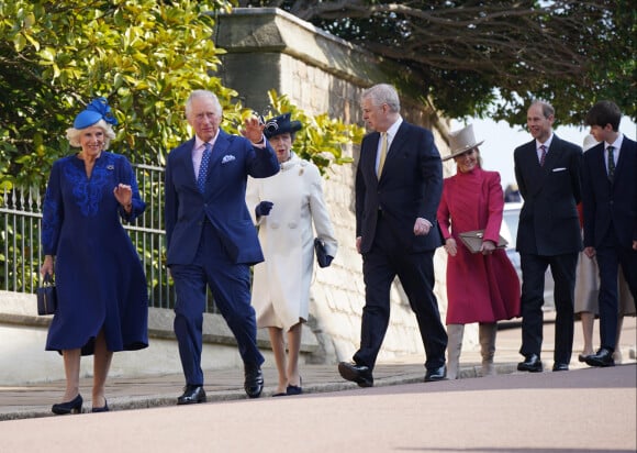 Le roi Charles III d'Angleterre et Camilla Parker Bowles, reine consort d'Angleterre, la princesse Anne, le prince Andrew d'York, Le prince Edward, duc d'Edimbourg - La famille royale du Royaume Uni arrive à la chapelle Saint George pour la messe de Pâques au château de Windsor le 9 avril 2023.