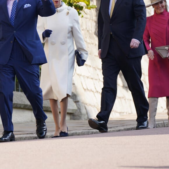 Le roi Charles III d'Angleterre et Camilla Parker Bowles, reine consort d'Angleterre, la princesse Anne, le prince Andrew d'York, Le prince Edward, duc d'Edimbourg - La famille royale du Royaume Uni arrive à la chapelle Saint George pour la messe de Pâques au château de Windsor le 9 avril 2023.
