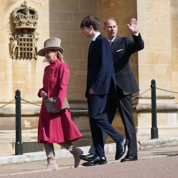 Le prince Edward, duc d'Edimbourg, la duchesse d'Edimbourg - La famille royale du Royaume Uni arrive à la chapelle Saint George pour la messe de Pâques au château de Windsor le 9 avril 2023.