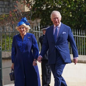 Le roi Charles III d'Angleterre et Camilla Parker Bowles, reine consort d'Angleterre - La famille royale du Royaume Uni arrive à la chapelle Saint George pour la messe de Pâques au château de Windsor le 9 avril 2023.