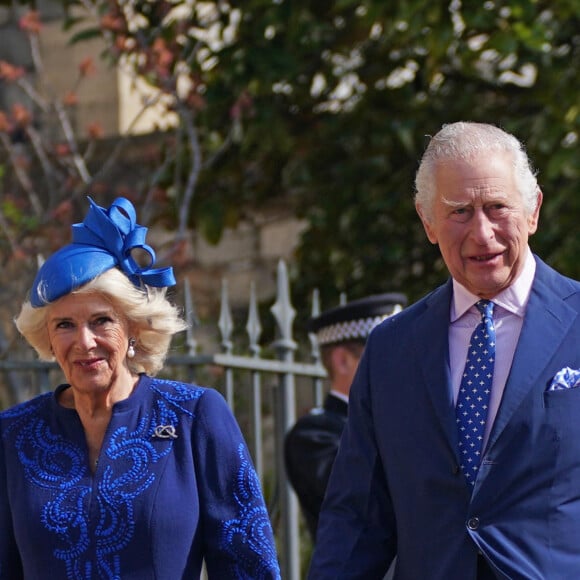 Le roi Charles III d'Angleterre et Camilla Parker Bowles, reine consort d'Angleterre - La famille royale du Royaume Uni arrive à la chapelle Saint George pour la messe de Pâques au château de Windsor le 9 avril 2023.