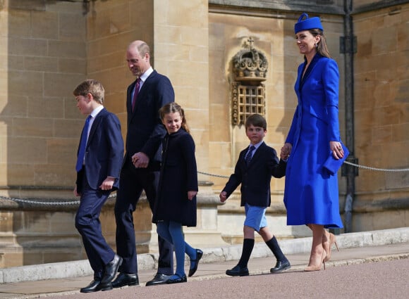 Le prince William, prince de Galles, Catherine (Kate) Middleton, princesse de Galles, le prince George, la princesse Charlotte et le prince Louis - La famille royale du Royaume Uni arrive à la chapelle Saint George pour la messe de Pâques au château de Windsor le 9 avril 2023.