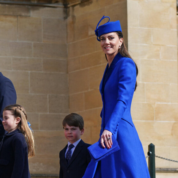Le prince William, prince de Galles, Catherine (Kate) Middleton, princesse de Galles, le prince George, la princesse Charlotte et le prince Louis - La famille royale du Royaume Uni arrive à la chapelle Saint George pour la messe de Pâques au château de Windsor le 9 avril 2023.