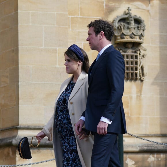 La princesse Eugenie d'York (enceinte) et son mari Jack Brooksbank - La famille royale du Royaume Uni arrive à la chapelle Saint George pour la messe de Pâques au château de Windsor le 9 avril 2023.