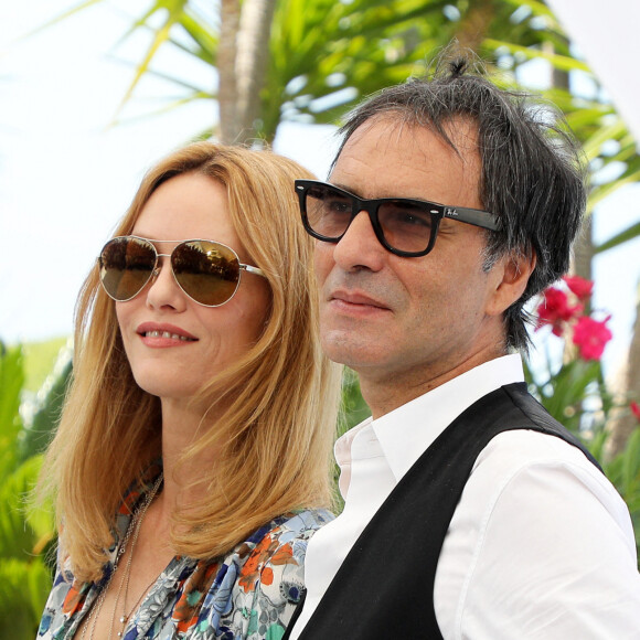 Vanessa Paradis est de retour au Théâtre Edouard-VII dans la pièce "Maman".
Vanessa Paradis, Samuel Benchetrit lors du 74e Festival de Cannes le 10 juillet 2021. © Borde / Jacovides / Moreau / Bestimage