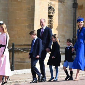 Leurs filles rejoindront-elles George, Charlotte et Louis à la Lambrook ? Affaire à suivre !
La princesse Beatrice d'York et son mari Edoardo Mapelli Mozzi, Le prince William, prince de Galles, Le prince George de Galles, La princesse Charlotte de Galles, Le prince Louis de Galles, Catherine (Kate) Middleton, princesse de Galles - La famille royale du Royaume Uni arrive à la chapelle Saint George pour la messe de Pâques au château de Windsor le 9 avril 2023. 