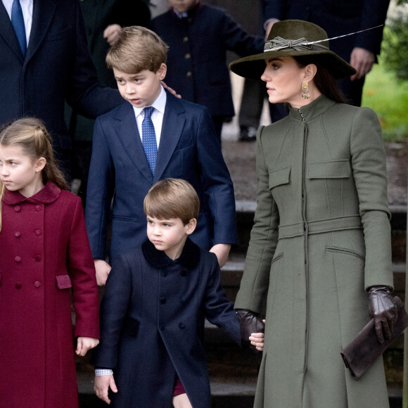 George, Charlotte et Louis ont quitté la Thomas's Battersea School au bon moment
Catherine (Kate) Middleton, princesse de Galles, le prince George de Galles, la princesse Charlotte de Galles, le prince Louis de Galles - La famille royale d'Angleterre assiste au service religieux de Noël à l'église St Mary Magdalene à Sandringham, Norfolk, Royaume Uni.