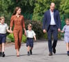 Désormais scolarisés à la Lambrook School, plus proche de leur nouvelle demeure de l'Adelaïde Cottage dans le Berkshire,
Le prince William, duc de Cambridge et Catherine Kate Middleton, duchesse de Cambridge accompagnent leurs enfants George, Charlotte et Louis à l'école Lambrook le 7 septembre 2022. 
