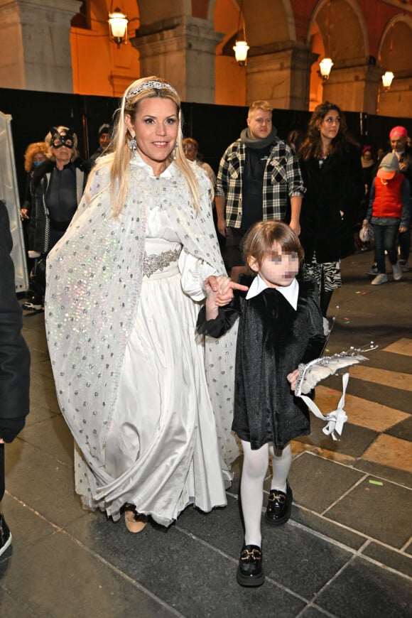 Exclusif - Laura Tenoudji Estrosi avec son mari Christian Estrosi, le maire de Nice, et ses enfants Milan et Bianca, ont participé à un corso carnavalesque du 150eme Carnaval de Nice entourés par des proches et des amis, le 18 février 2023.  © Bruno Bebert/Bestimage