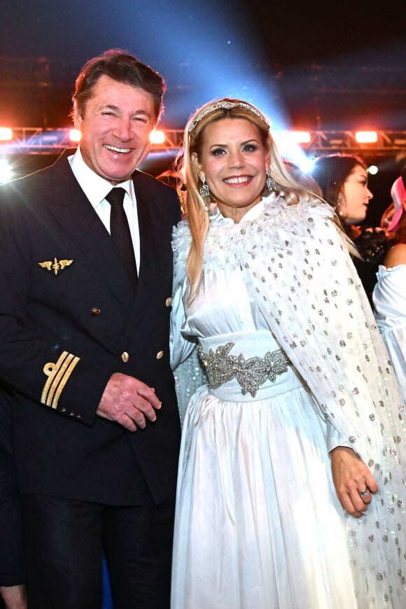 Exclusif - Laura Tenoudji Estrosi avec son mari Christian Estrosi, le maire de Nice, et ses enfants Milan et Bianca, ont participé à un corso carnavalesque du 150eme Carnaval de Nice entourés par des proches et des amis