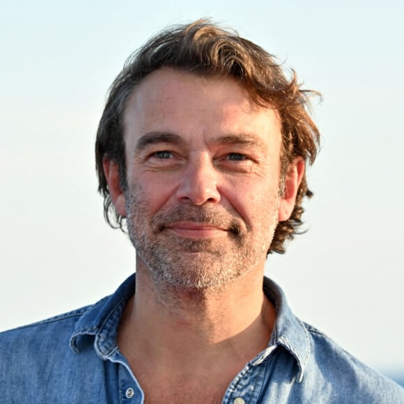 Patrick Puydebat durant le photocall sur le ponton du Majectic pour la série "Les Mystères de l'Amour" dans le cadre de Canneseries saison 3 au Palais des Festivals à Cannes, le 10 octobre 2020. Canneseries se déroule du 9 au 14 octobre avec des mesures sanitaires importantes dues au COVID-19. © Bruno Bebert / Bestimage