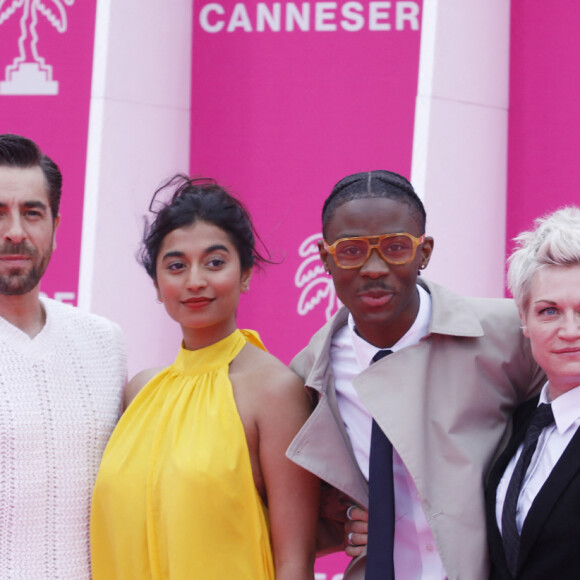 Celle qui a remporté tous les coeurs, c'était Diane Leyre.
Agustin Galiana, Kathy Packianathan, Dembo Camilo et Virginie Caliari (Ici Tout commence) - Soirée d'ouverture de CanneSeries Saison 6 au Palais des Festivals de Cannes le 14 Avril 2023. © Denis Guignebourg/Bestimage