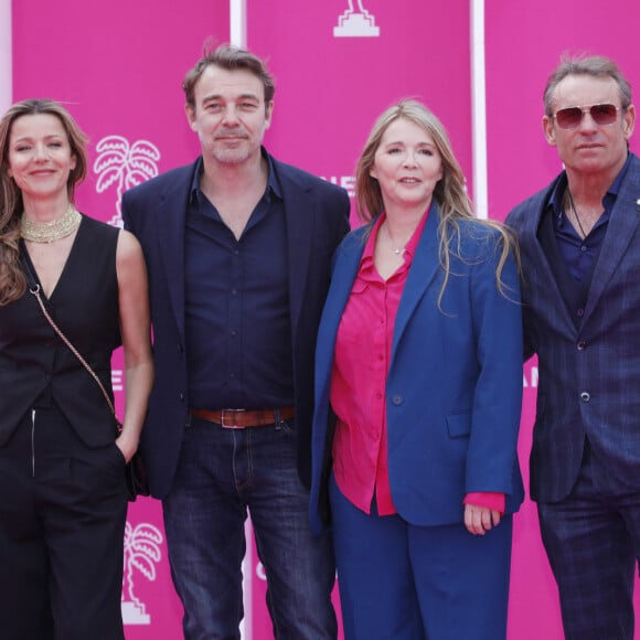 Laure Guibert, Patrick Puydebat, Hélène Rollès et Tom Schacht (Les mystères de L'amour) - Soirée d'ouverture de CanneSeries Saison 6 au Palais des Festivals de Cannes le 14 Avril 2023. © Denis Guignebourg/Bestimage