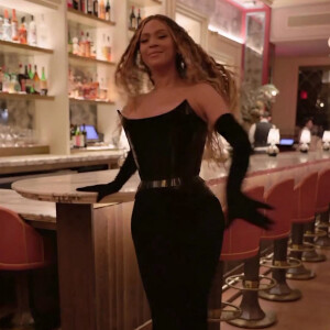 Beyonce fête ses Grammys avec son mari Jay Z. 