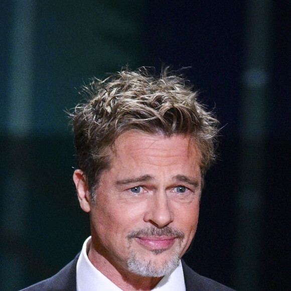 Brad Pitt remet un César d'honneur lors de la 48ème cérémonie des César à l'Olympia à Paris le 24 février 2023. © JB Autissier / Panoramic / Bestimage 
