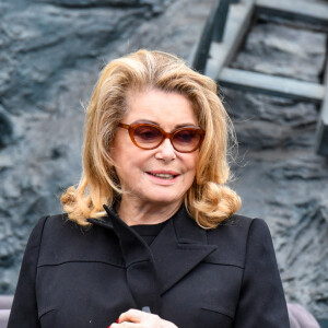 Catherine Deneuve - Arrivées au défilé Louis Vuitton prêt-à-porter automne-hiver 2023/2024 lors de la Fashion Week de Paris (PFW), à Paris, France, le 6 mars 2023. © Veeren-Clovis/Bestimage 