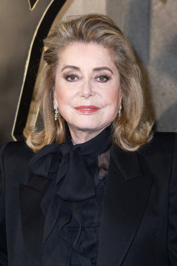 Catherine Deneuve - Photocall du défilé de mode prêt-à-porter automne-hiver 2023/2024 "Saint Laurent" lors de la Fashion Week de Paris. Le 28 février 2023 © Olivier Borde / Bestimage 