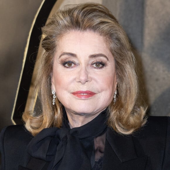 Catherine Deneuve - Photocall du défilé de mode prêt-à-porter automne-hiver 2023/2024 "Saint Laurent" lors de la Fashion Week de Paris. Le 28 février 2023 © Olivier Borde / Bestimage 