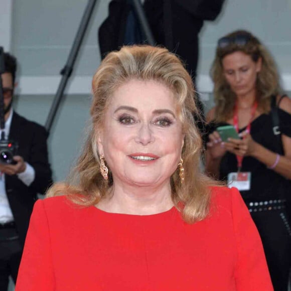 Catherine Deneuve, Lion d'Or d'honneur de la Mostra 2022 - Red Carpet du film White Noise et de la cérémonie d'ouverture lors de la 79ème édition du festival international du film de Venise, la Mostra le 1er septembre 2022. 