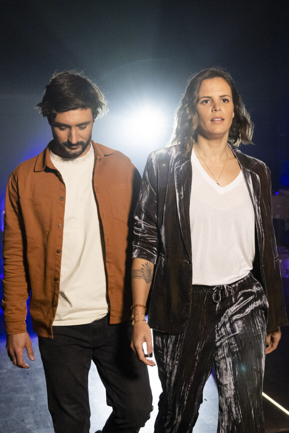 Exclusif - Jeremy Frerot et sa femme Laure Manaudou - Backstage - Enregistrement de l'émission "La Chanson secrète 11" à Paris, diffusée le 24 juin sur TF1. Le 15 janvier 2022  © Cyril Moreau / Bestimage