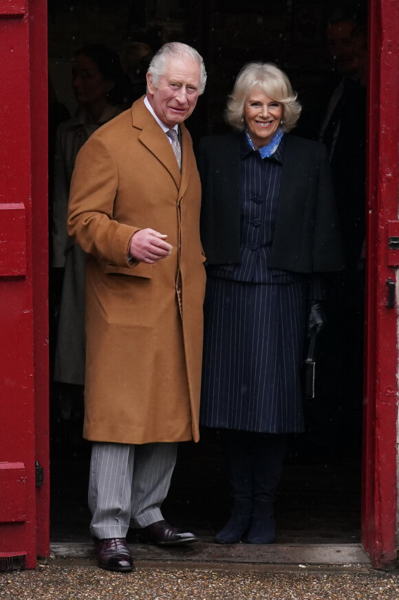 Il sera accompagné de la reine consort Camilla Parker Bowles. 
Le roi Charles III d'Angleterre et Camilla Parker Bowles, reine consort d'Angleterre, arrivent pour une visite à Talbot Yard Food Court à Malton, le 5 avril 2023. Cette visite a pour but de rencontrer des producteurs d'aliments et de boissons afin d'en savoir plus sur leurs produits locaux.