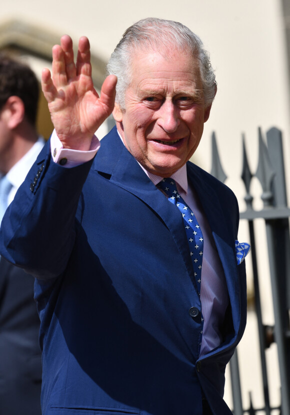 Finalement, le fils des princes Harry etWilliam se rendra dans la capitale de l'Hexagone dans la seconde quinzaine de septembre
Le roi Charles III d'Angleterre - La famille royale du Royaume Uni quitte la chapelle Saint George après la messe de Pâques au château de Windsor. 