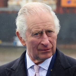 Le roi Charles III d'Angleterre et le président allemand Frank-Walter Steinmeier, accompagnés du maire de la ville Peter Tschentscher, lors d'une visite au port de Hambourg, Allemagne. 