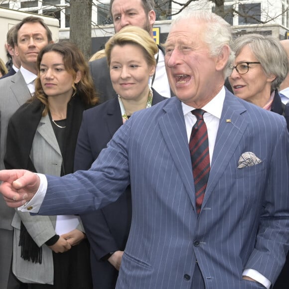 Le roi Charles III d'Angleterre et Camilla Parker Bowles, reine consort d'Angleterre, à la rencontre du public au marché Wittenbergplatz à Berlin. 