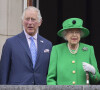 Cette visite devait être le premier déplacement à l'étranger du monarque depuis qu'il a succédé à Elizabeth II en septembre dernier. 
Le prince Charles, prince de Galles, La reine Elisabeth II d'Angleterre - Jubilé de platine de la reine Elisabeth II d'Angleterre à Bukingham Palace à Londres, le 5 juin 2022. 