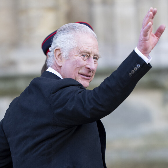La visite d'Etat du roi Charles III en France, prévue en mars, avait été "reportée", "compte tenu de l'annonce d'une nouvelle journée d'action nationale contre la réforme des retraites", annonçait l'Elysée il y a quelques semaines.
Le roi Charles III d'Angleterre et Camilla Parker Bowles, reine consort d'Angleterre, participent au Royal Maundy Service à York, où le roi distribuera cérémonieusement de petites pièces d'argent appelées "Maundy money", comme aumône symbolique aux personnes âgées. 
