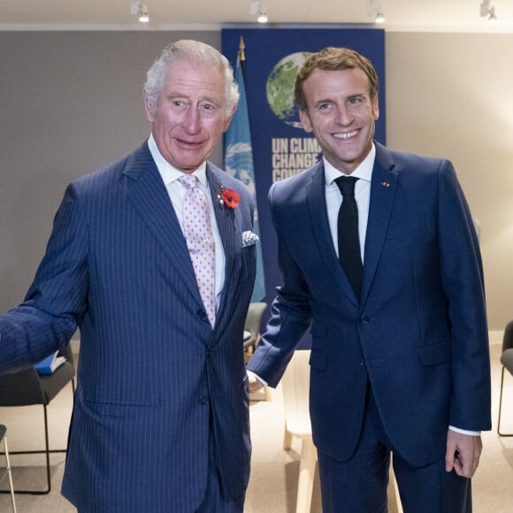 Emmanuel Macron avait déclaré avoir proposé qu'une nouvelle date de visite puisse "être calée (...) au début de l'été".
Le président Emmanuel Macron et le prince Charles prince de Galles lors du sommet de la COP26 à Glasgow le 1er novembre 2021. © Photoshot / Panoramic / Bestimage 