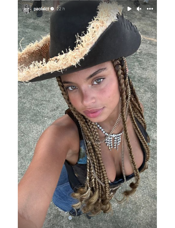 Paola Locatelli a choisi un look de cowgirl
Paola Locatelli à Coachella 2023