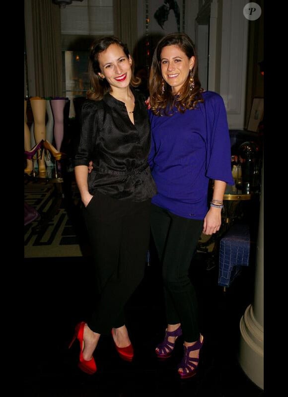 Charlotte Dellal et Francesca Versace lors de la présentation de la collection de chaussures Charlotte Olympia Shoe par Charlotte Dellal le 23 février à Londres