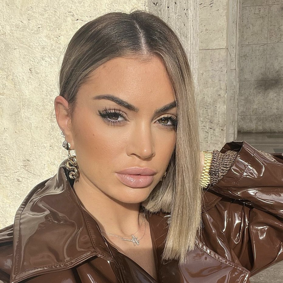 Ce jeudi 20 avril 2023, elle fait ses premiers pas dans l'émission Mamans & Célèbres.
Mélanie Da Cruz sur Instagram