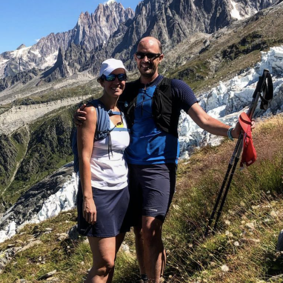 S'ils ont décidé de se marier près du Mont Blanc, c'est qu'ils sont tous deux des férus de nature et de montagne.
Julie Poirier (Télématin) mariée avec Julien Holtz, le fils de Gérard Holtz. Instagram
