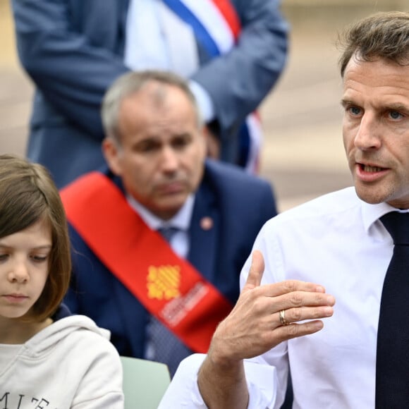 Le président de la République française, Emmanuel Macron visite le collège Louise Michel de Ganges, France, le 20 avril 2023. © Philippe Magoni/Pool/Bestimage